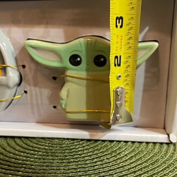 Disney Star Wars Baby Yoda and the frog Salt and Pepper Shakers NWT - Picture 3 of 7